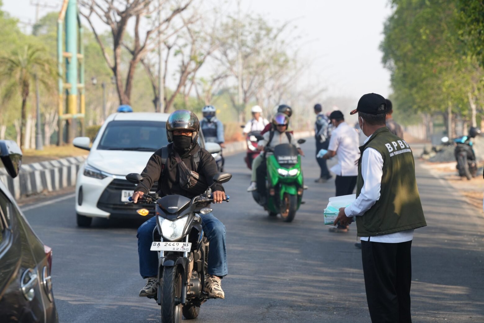 Pemkab Tanah Bumbu Bagikan Masker Gratis Lindungi Warga dari Kabut e1791522026490