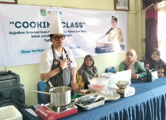 Tanah Bumbu Dorong Diversifikasi Produk Ikan Lewat Cooking Class 3 e1791335577634